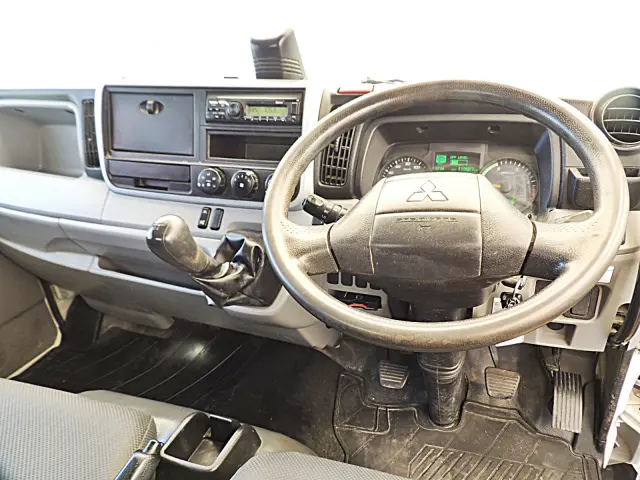 三菱 キャンター 2PG(2WD)の写真16