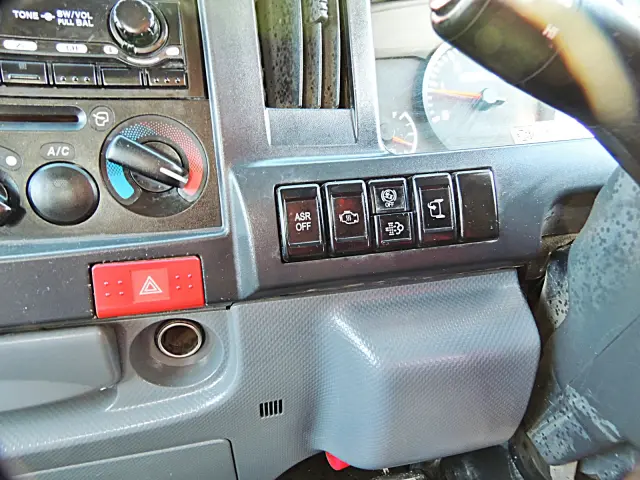 いすゞ エルフ TKG-NJR85AD(2WD)の写真15