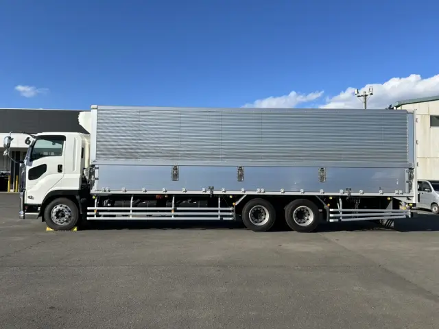 いすゞ ギガ 2PG-CYL77Cの写真4