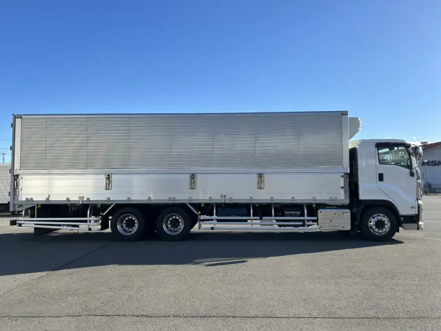 いすゞ ギガ 2PG-CYL77Cの写真5