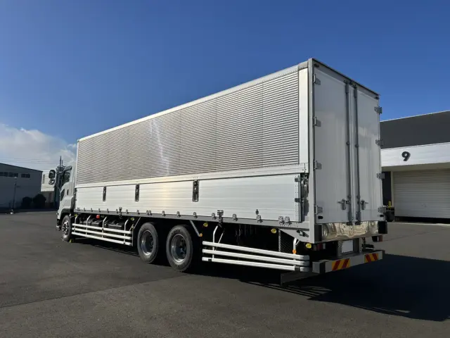 いすゞ ギガ 2PG-CYL77Cの写真6