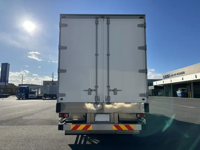 いすゞ ギガ 2PG-CYL77Cの写真7