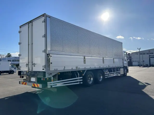 いすゞ ギガ 2PG-CYL77Cの写真8