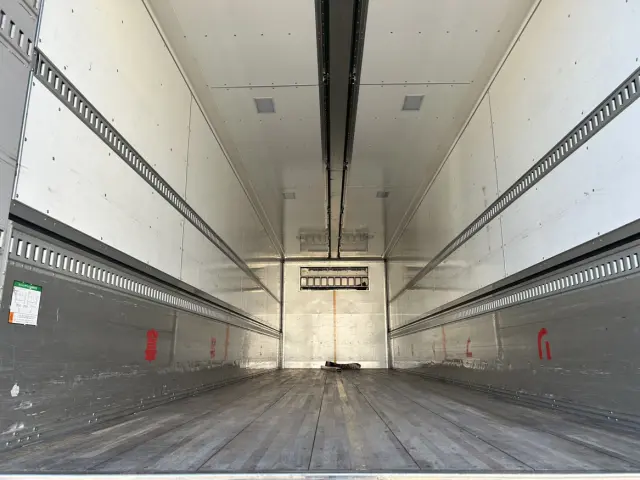 いすゞ ギガ 2PG-CYL77Cの写真10