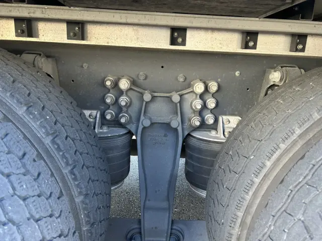 いすゞ ギガ 2PG-CYL77Cの写真15