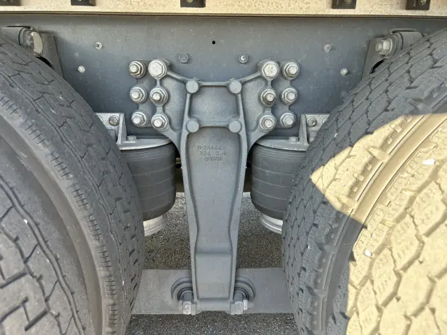 いすゞ ギガ 2PG-CYL77Cの写真18