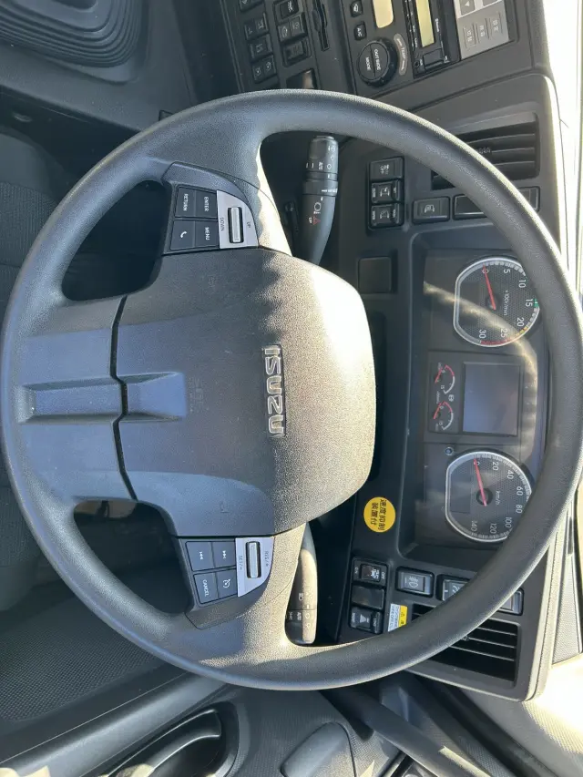 いすゞ ギガ 2PG-CYL77Cの写真20