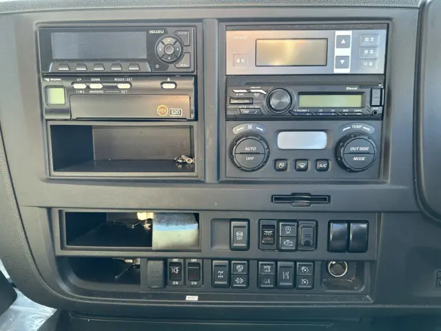 いすゞ ギガ 2PG-CYL77Cの写真22