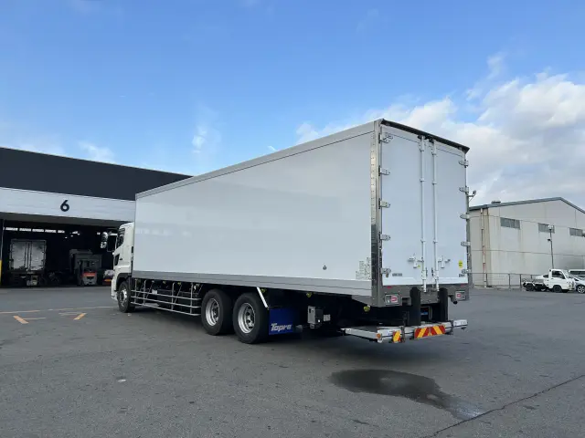 日野 プロフィア 2DG-FR1AHG(未入力/関係無)の写真7