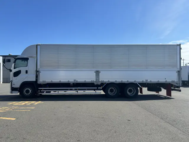 いすゞ ギガ 2PG-CYL77Cの写真4