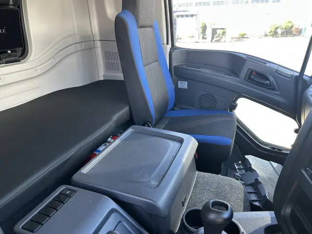 いすゞ ギガ 2PG-CYL77Cの写真15