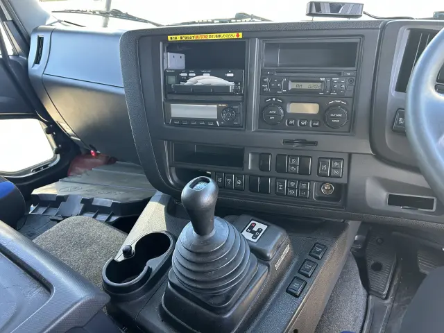 いすゞ ギガ 2PG-CYL77Cの写真16