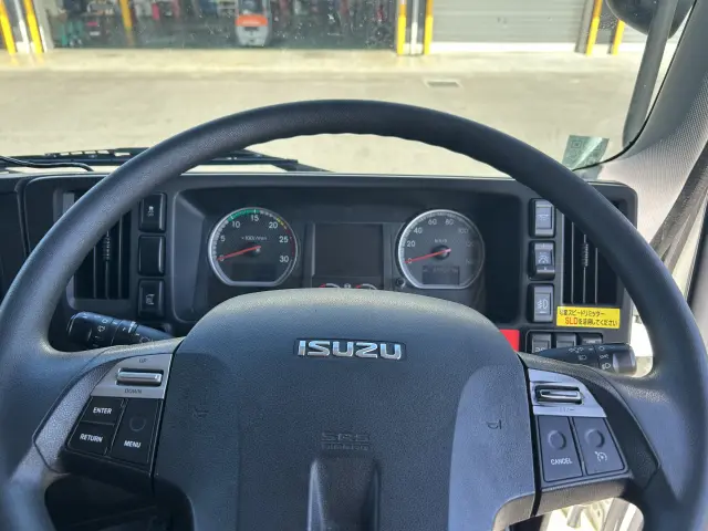 いすゞ ギガ 2PG-CYL77Cの写真18