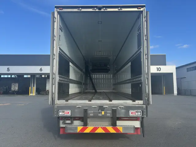 日野 プロフィア 2DG-FW1AHCの写真6