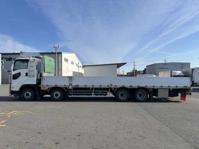 いすゞ ギガ 2PG-CYJ77Cの写真4