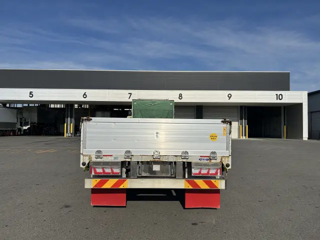 いすゞ ギガ 2PG-CYJ77Cの写真6