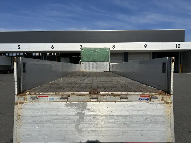 いすゞ ギガ 2PG-CYJ77Cの写真8