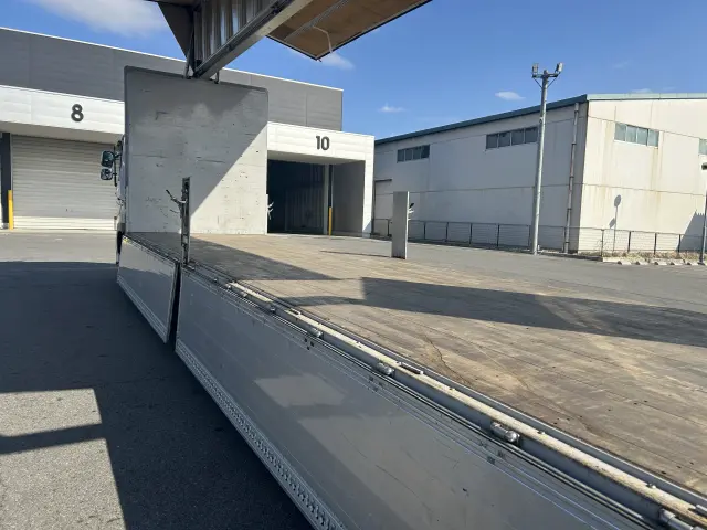 日野 プロフィア 2DG-FW1AHGの写真17