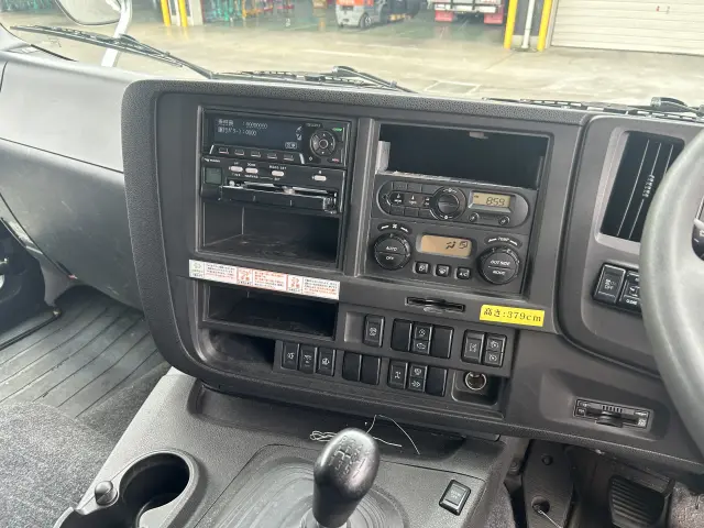いすゞ ギガ 2PG-CYJ77Cの写真17