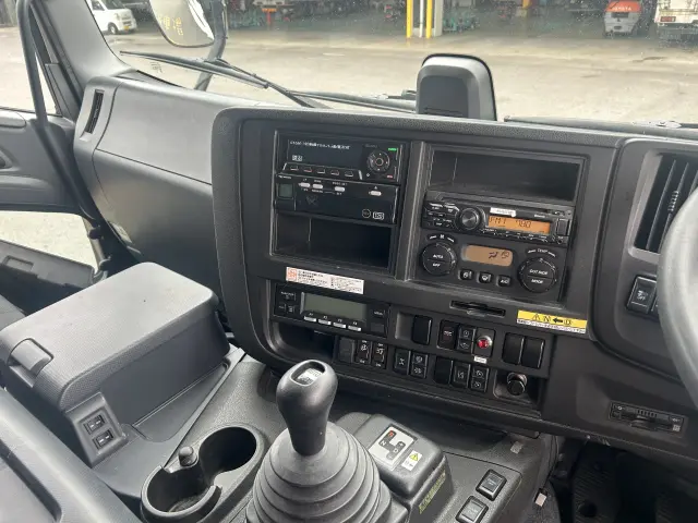 いすゞ ギガ 2PG-CYJ77Cの写真19