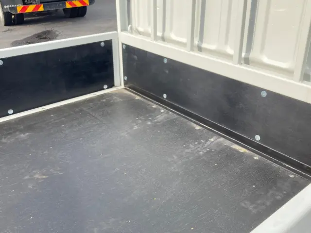 三菱 キャンター 2RG-FBA20(2WD)の写真9