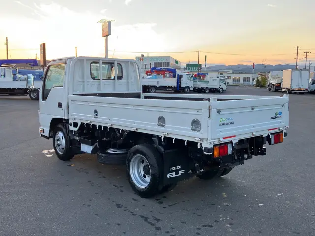 いすゞ エルフ 2RG-NKR88A(2WD)の写真4