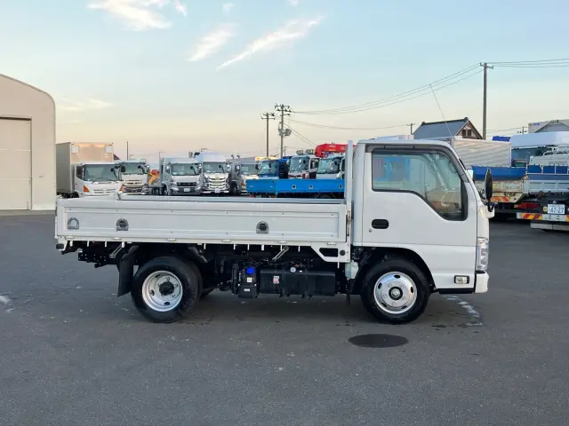 いすゞ エルフ 2RG-NKR88A(2WD)の写真6