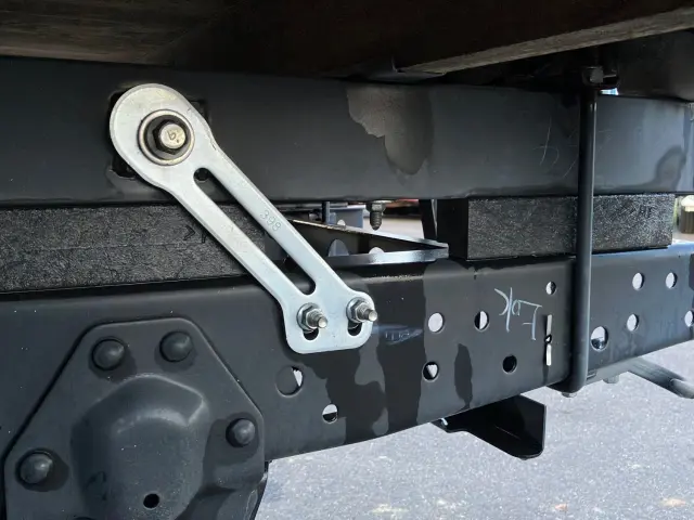 いすゞ エルフ 2RG-NKR88A(2WD)の写真11