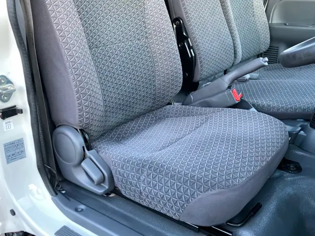 いすゞ エルフ 2RG-NKR88A(2WD)の写真16