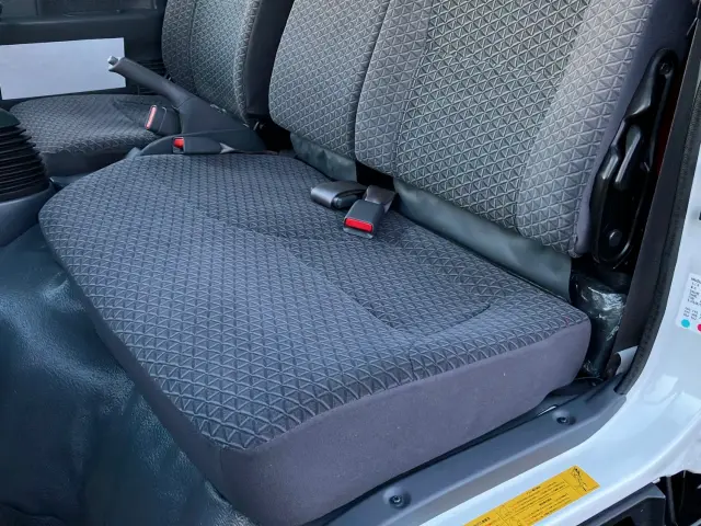 いすゞ エルフ 2RG-NKR88A(2WD)の写真17