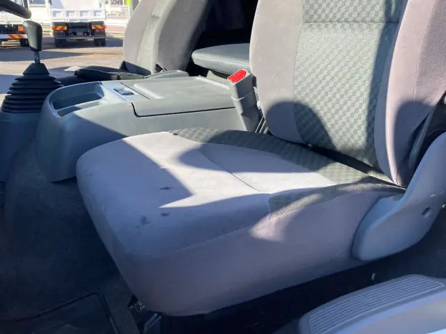 いすゞ フォワード TKG-FRR90S2(2WD)の写真18