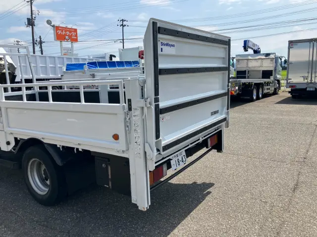 いすゞ エルフ TRG-NMR85AR(2WD)の写真11