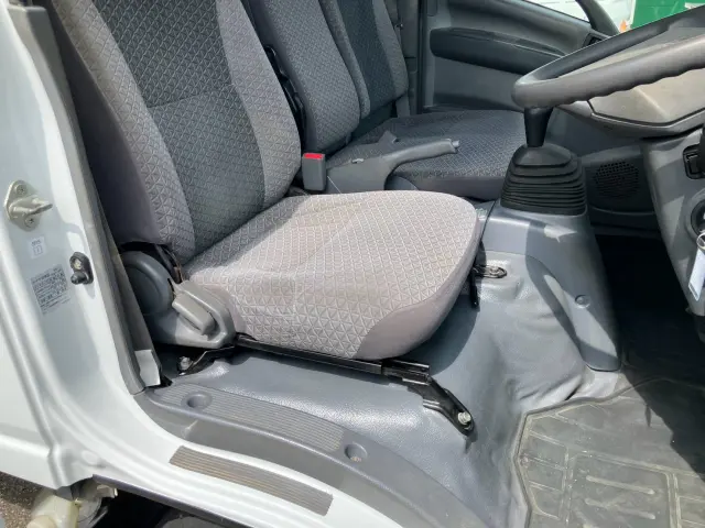 いすゞ エルフ TRG-NMR85AR(2WD)の写真17