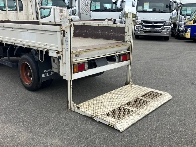 いすゞ エルフ BDG-NKR85R(2WD)の写真12