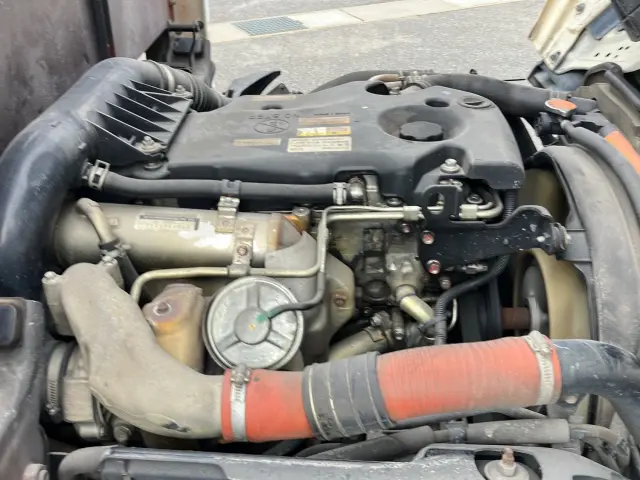 いすゞ エルフ BDG-NKR85R(2WD)の写真17