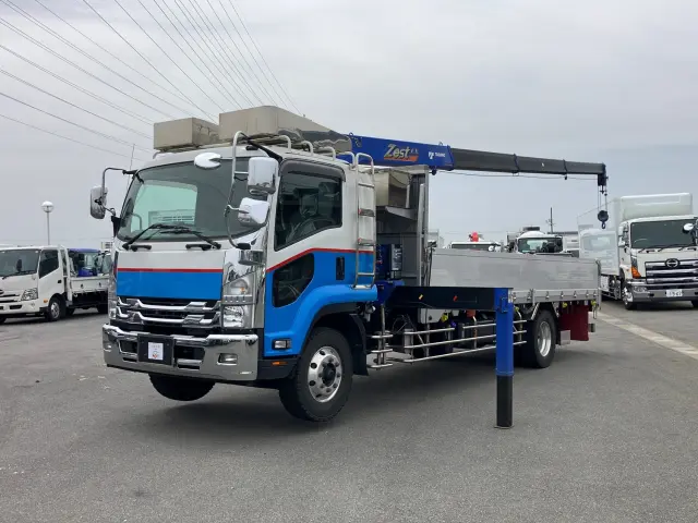 いすゞ フォワード 2RG-FTR90U2(2WD)の写真1