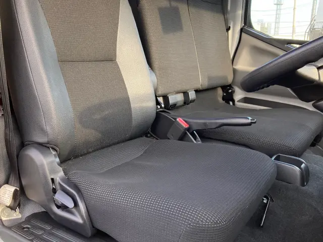 三菱 キャンター 2RG-FEAV0(2WD)の写真19