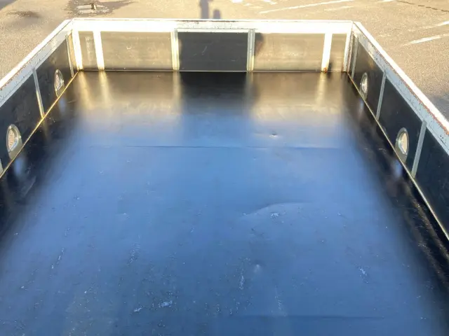 いすゞ フォワード 2RG-FRR90S2(2WD)の写真9