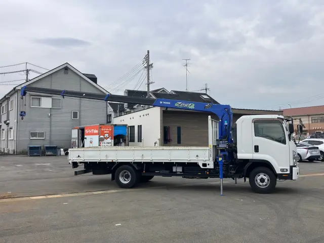 いすゞ フォワード 2RG-FRR90S2(2WD)の写真6