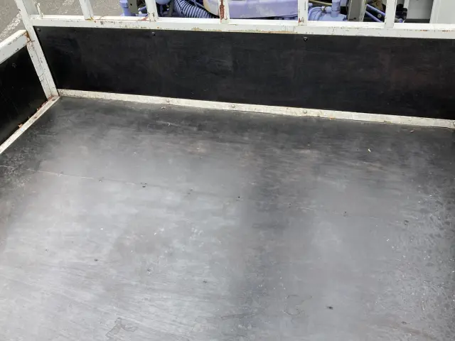 いすゞ エルフ PB-NPR81AR(2WD)の写真9