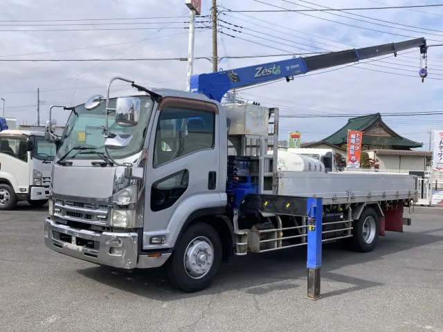いすゞ フォワード LKG-FTR90T2(2WD)の写真1