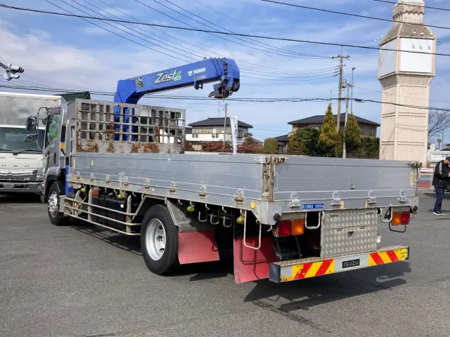 いすゞ フォワード LKG-FTR90T2(2WD)の写真4