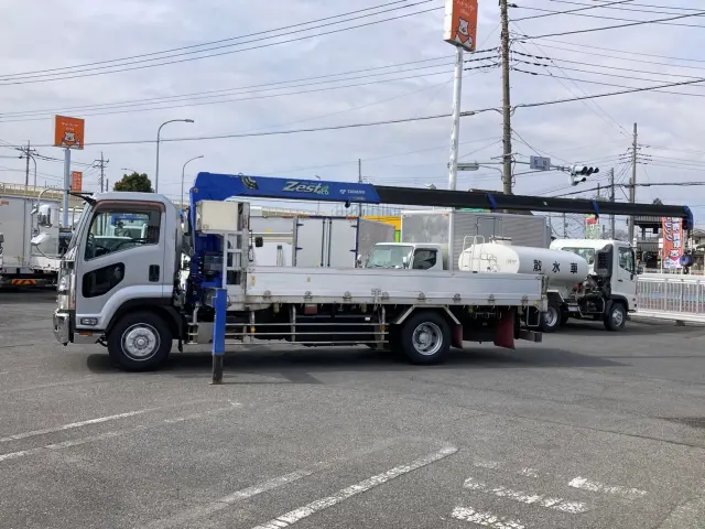 いすゞ フォワード LKG-FTR90T2(2WD)の写真5