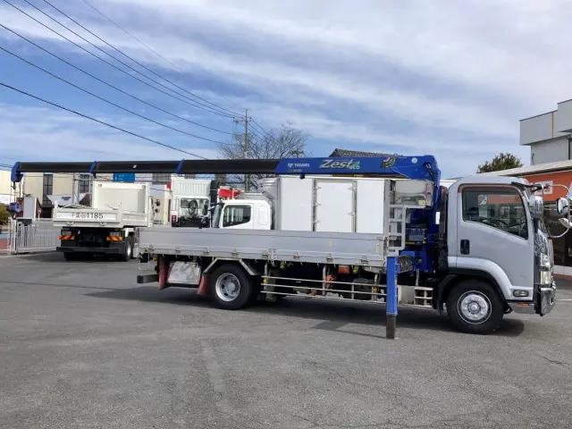 いすゞ フォワード LKG-FTR90T2(2WD)の写真6