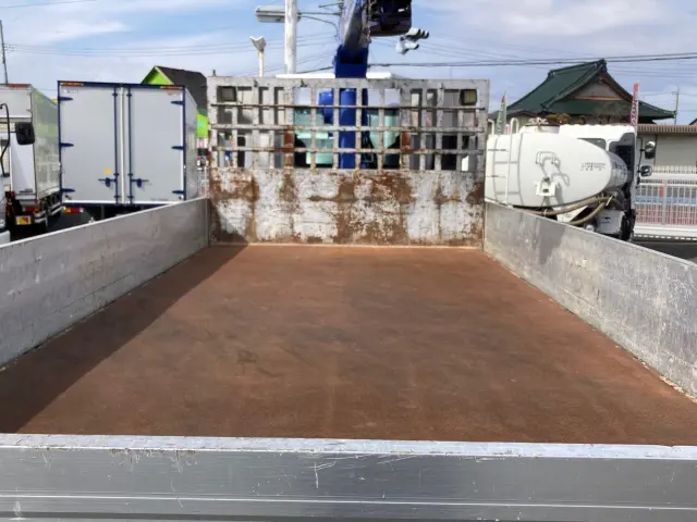 いすゞ フォワード LKG-FTR90T2(2WD)の写真7