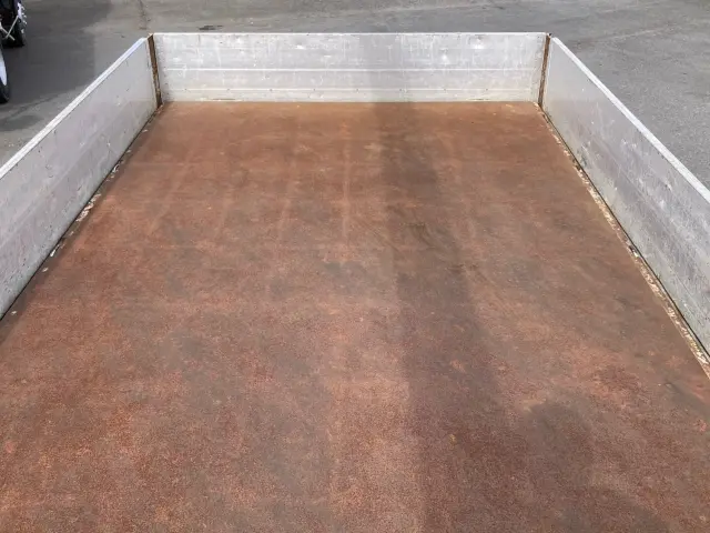 いすゞ フォワード LKG-FTR90T2(2WD)の写真9