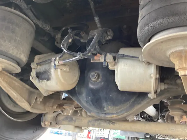 いすゞ フォワード LKG-FTR90T2(2WD)の写真16