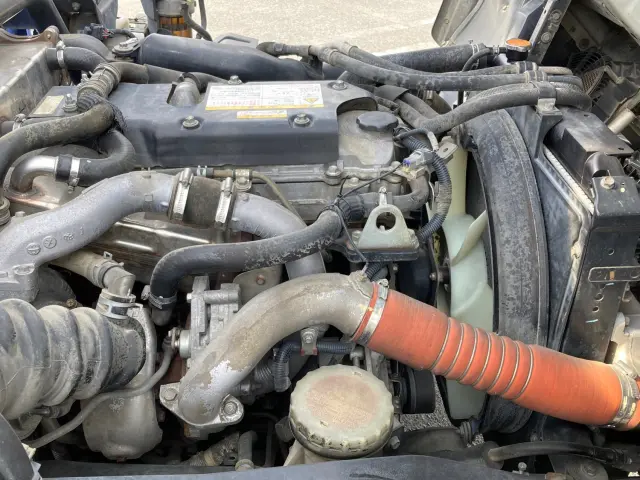 いすゞ フォワード LKG-FTR90T2(2WD)の写真18