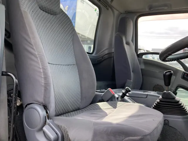 いすゞ フォワード LKG-FTR90T2(2WD)の写真19