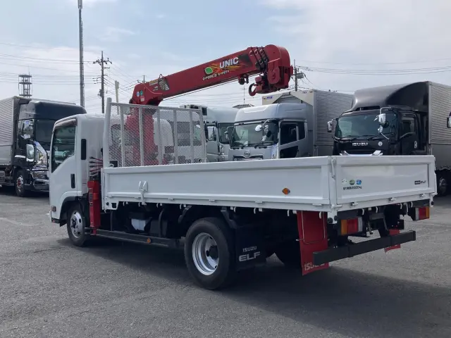 いすゞ エルフ 2RG-NMR88AR(2WD)の写真4